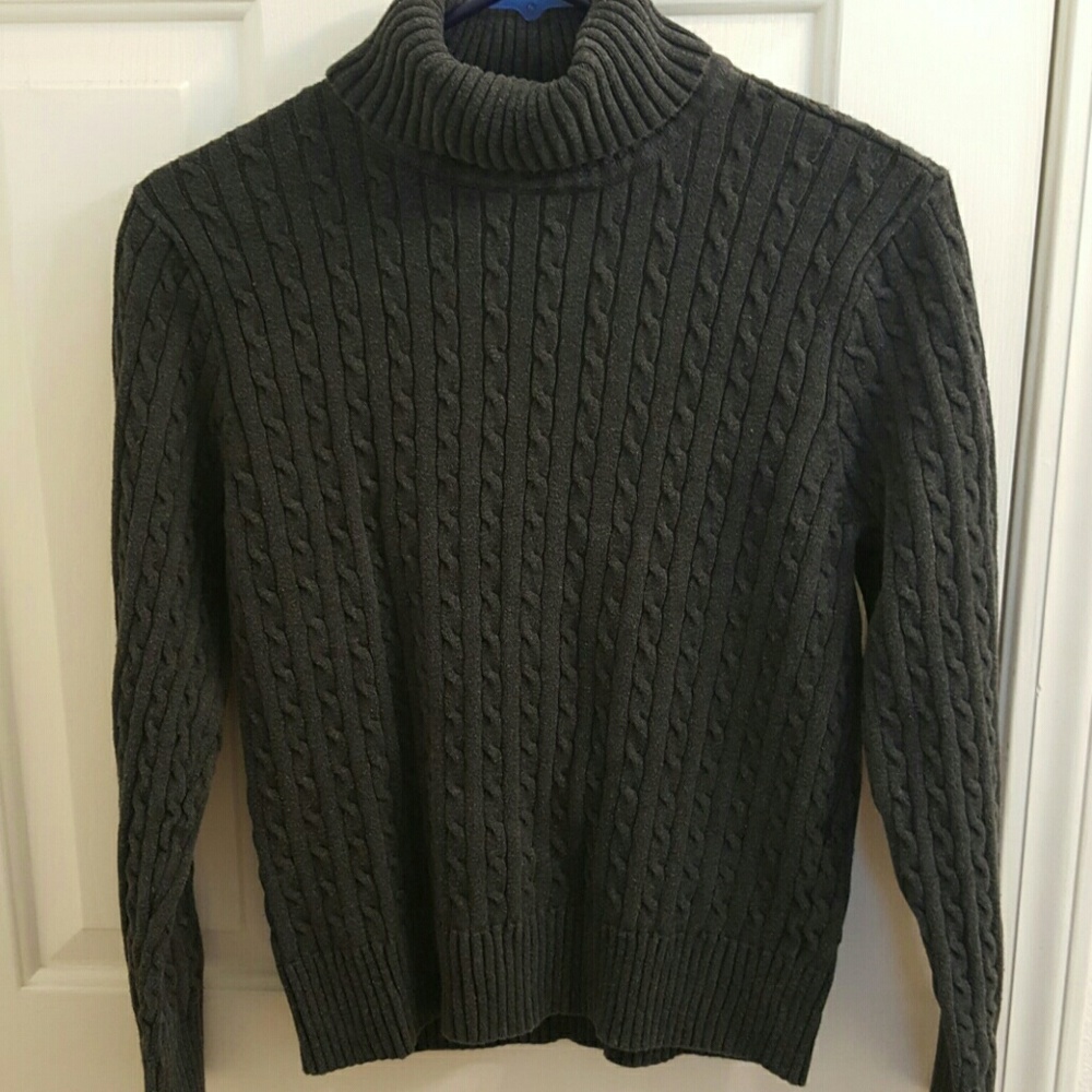Cable knit turtleneck
